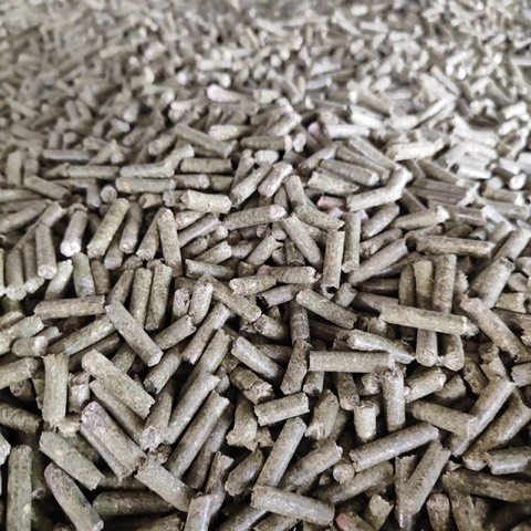 Pellet de biomasa terminado en primer plano